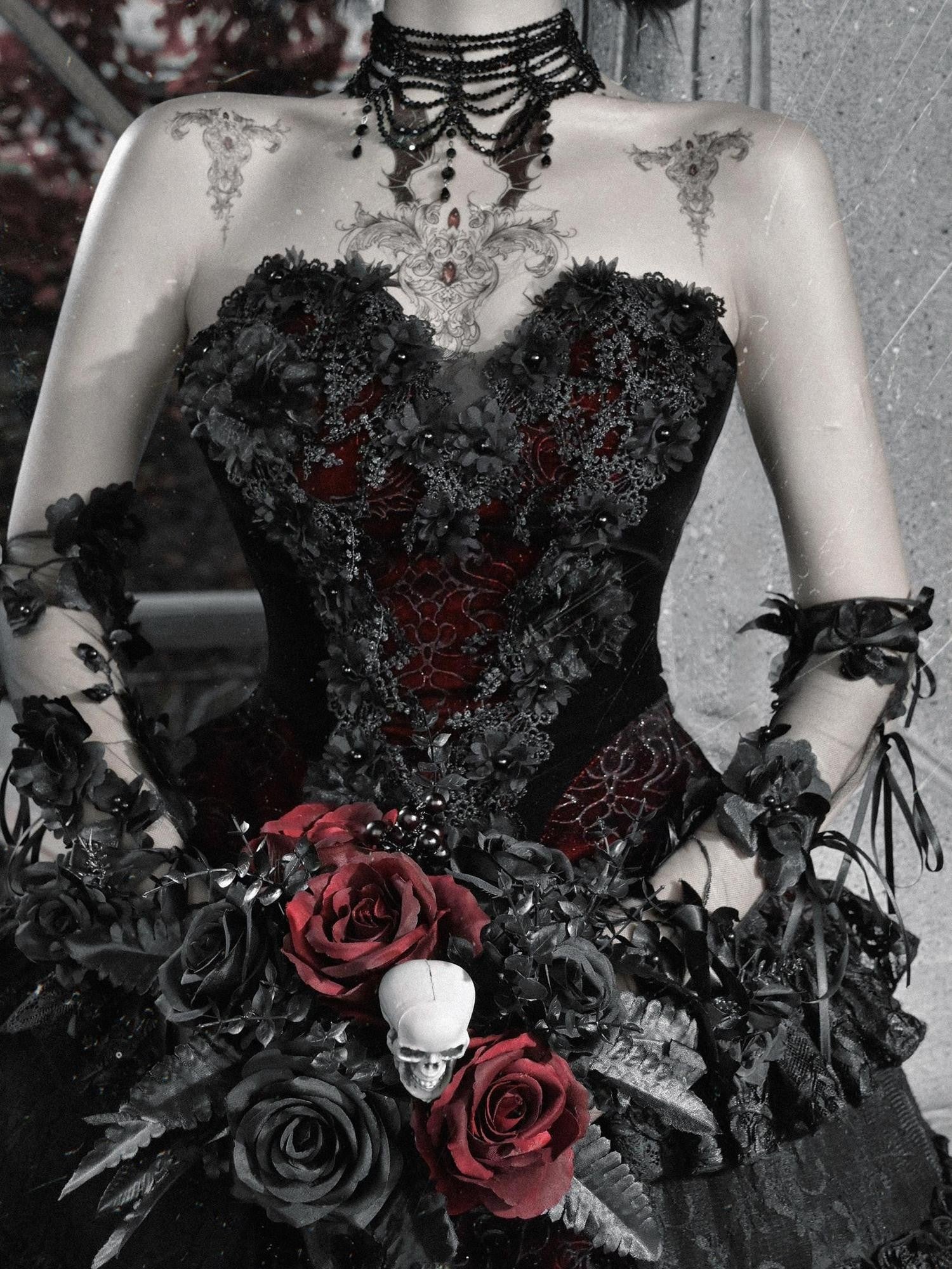 BLOOD SUPPLY Crimson Velvet Gothic V-neck Zipper Heart Details Women's Polyester Bustiers
