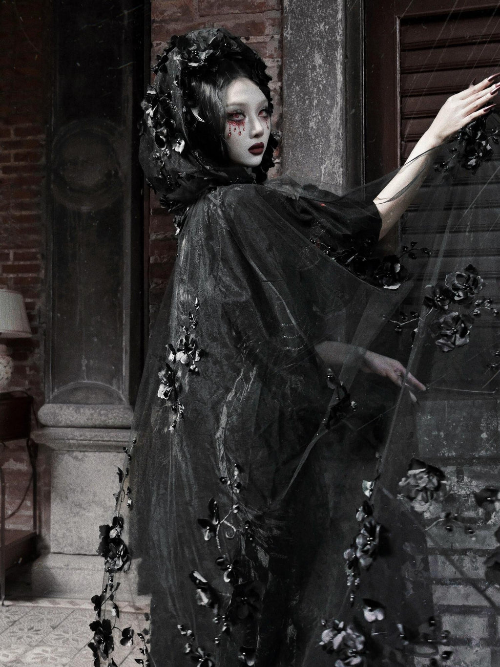 BLOOD SUPPLY Gothic Beaded Embroidered Hooded Women's Polyester Long Cloaks