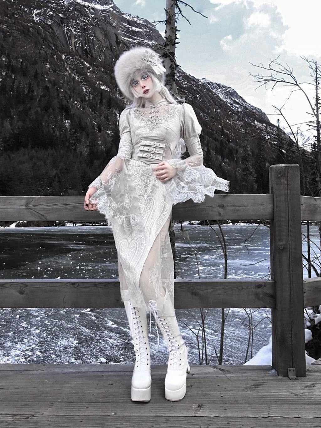 BLOOD SUPPLY White Gothic Silver Thread Embroidered Fishbone Tassel Women's Suede Sashes