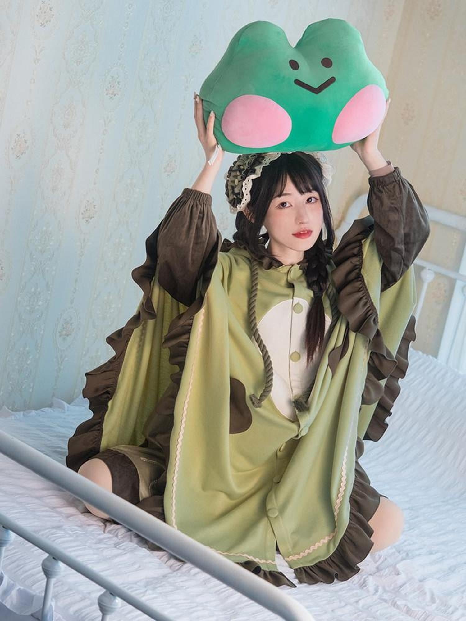 With PUJI Frog Applique Embroidered Hooded Cloak Style Pocketed Women's Long Cloaks