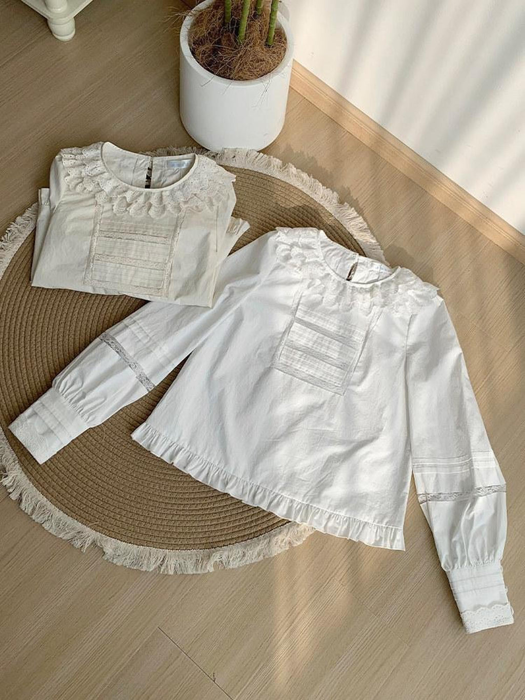 With PUJI Lace Trim Two Tone Small Round Collar Women's Long Sleeve Blouses