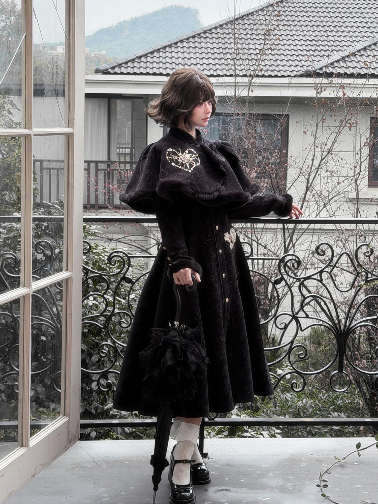 Yi Mu Hu Tao Black Embroidered Waist Cinch Cloak Chinese Style Women's Velvet Long Sleeve Op