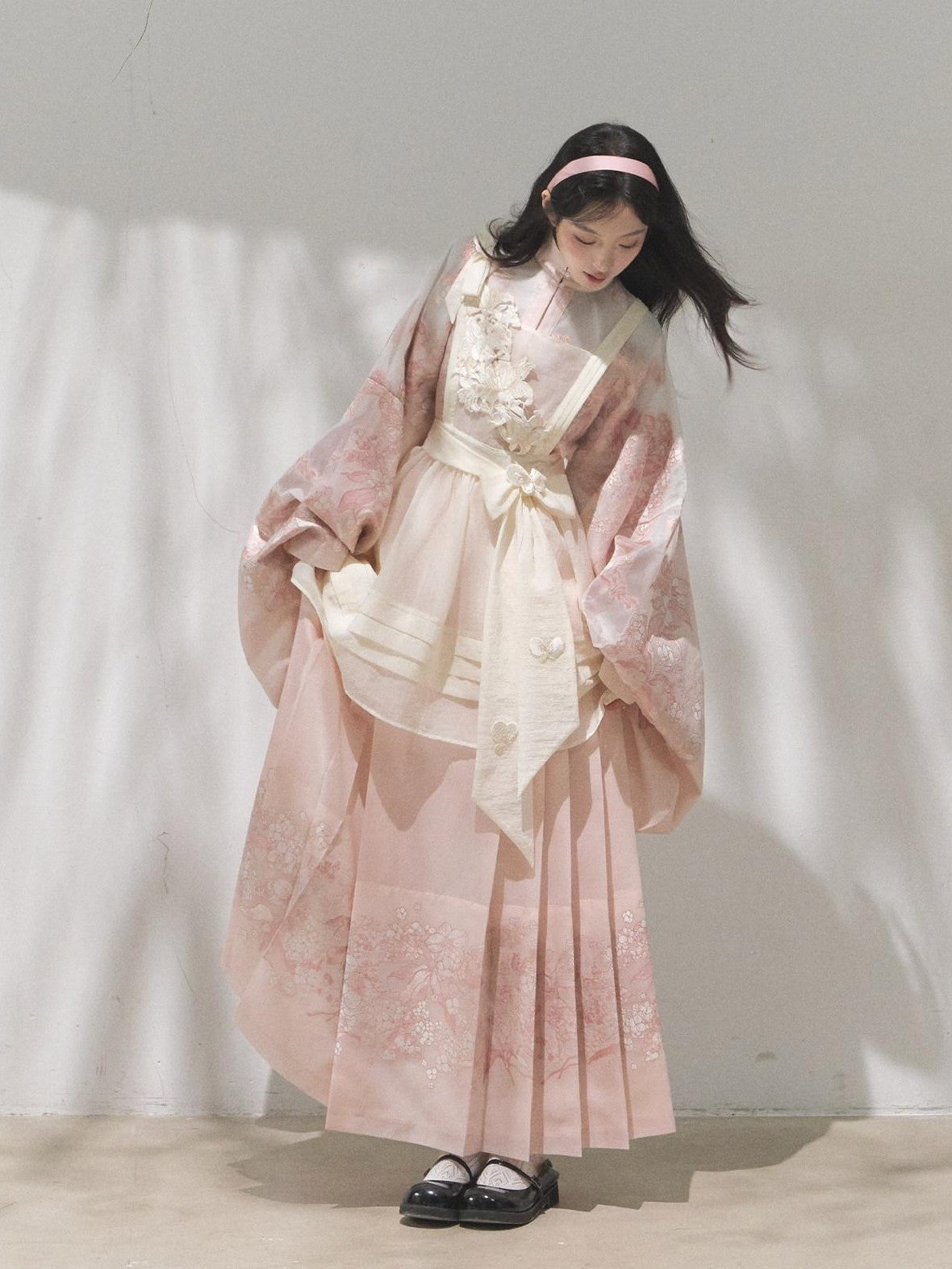 Yi Mu Hu Tao Cloud Shoulder Floral Cross Front Jacket Mamian Skirt Women's Skirt Sets