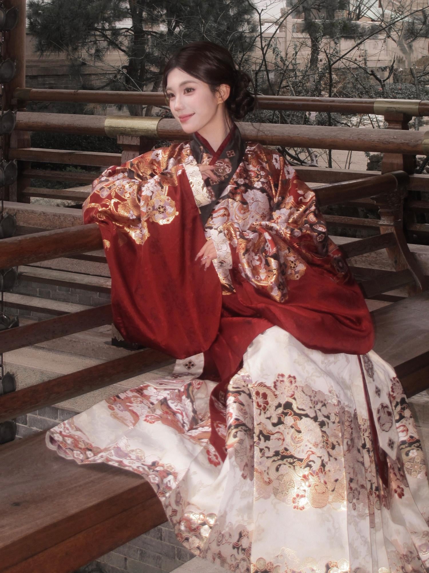 Yi Mu Hu Tao Gold Horse Brocade Cloud Shoulder Women's Song Brocade Full Coordination Sets