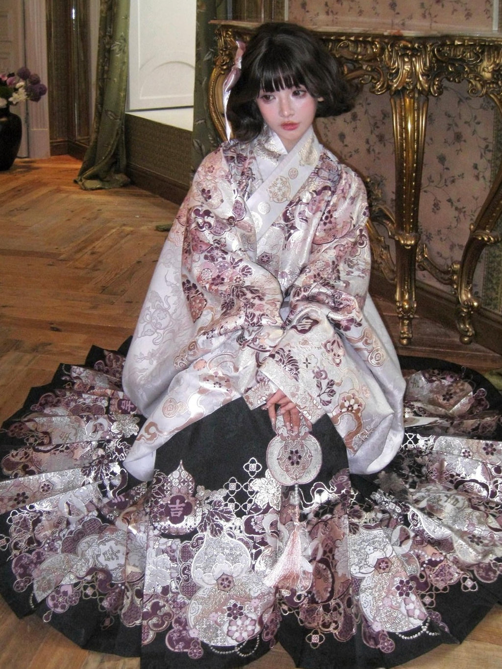 Yi Mu Hu Tao Gourd Embroidered Ming Hanfu Mamian Cross Collar Women's Gold Brocade Skirt Sets