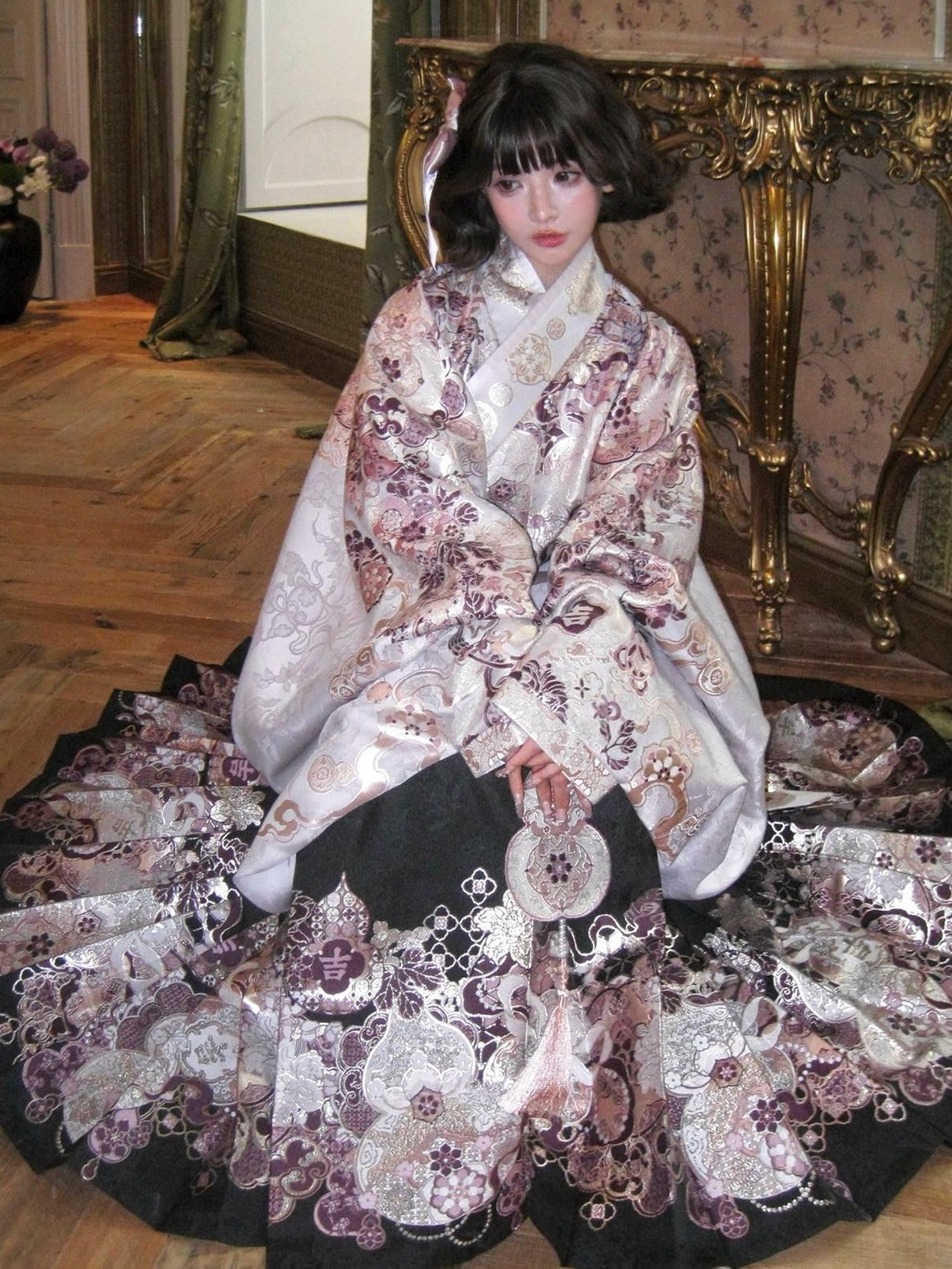 Yi Mu Hu Tao Gourd Embroidered Ming Hanfu Mamian Cross Collar Women's Gold Brocade Skirt Sets