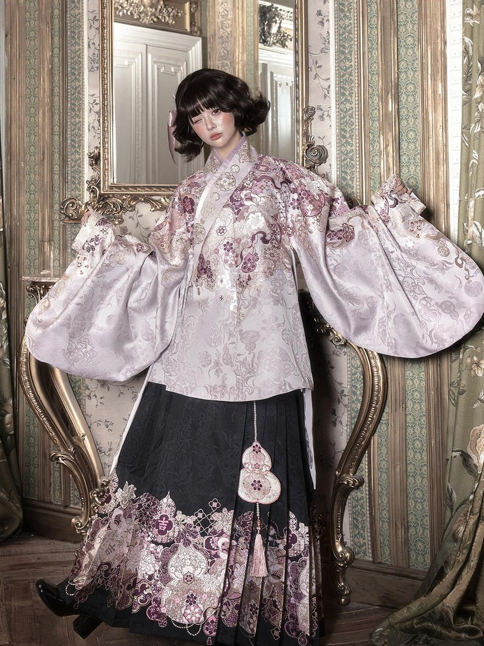 Yi Mu Hu Tao Gourd Embroidered Ming Hanfu Mamian Cross Collar Women's Gold Brocade Skirt Sets