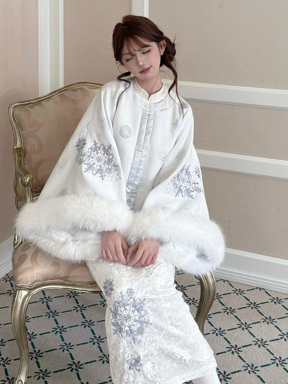 Yi Mu Hu Tao Snowflake Embroidered Roundneck Qipao Skirt Women's Velvet Full Coordination Sets