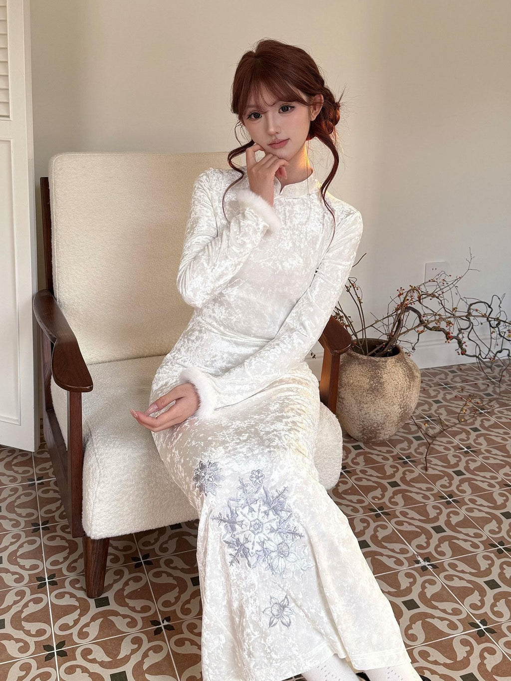 Yi Mu Hu Tao Snowflake Embroidered Roundneck Qipao Skirt Women's Velvet Full Coordination Sets