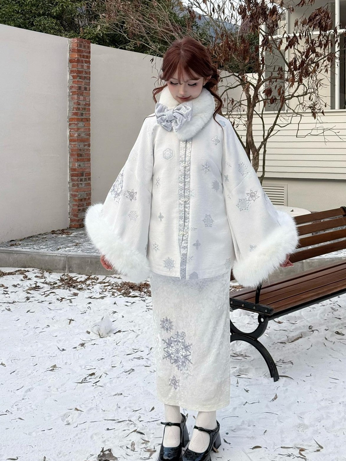 Yi Mu Hu Tao Snowflake Embroidered Roundneck Qipao Skirt Women's Velvet Full Coordination Sets