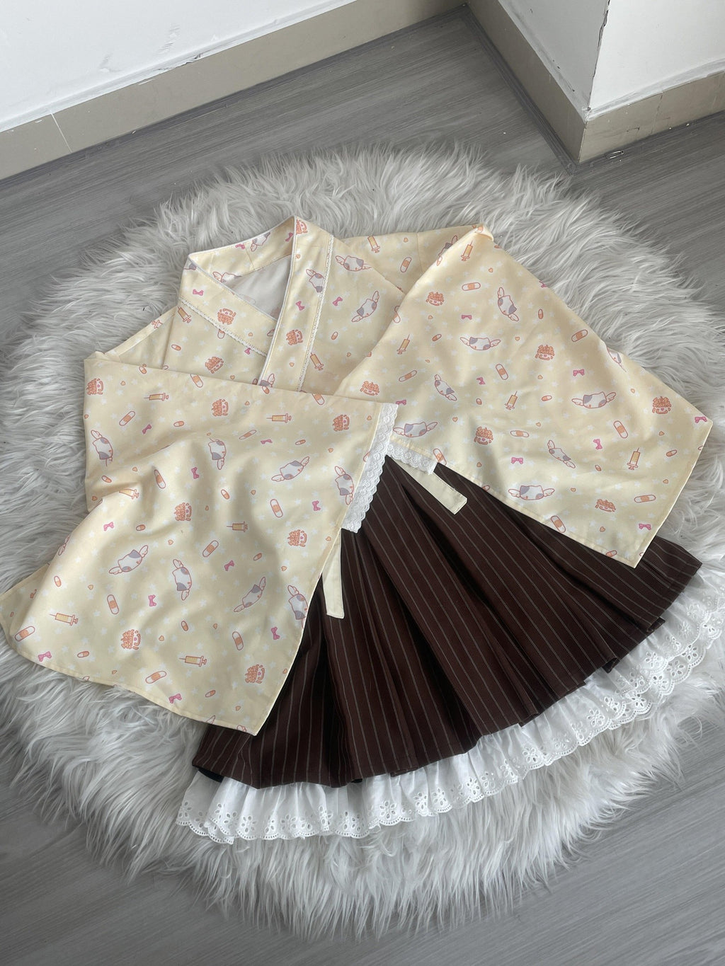 kukuwa Angel Kitty Embroidered Allover Open Front Maid Apron Women's Skirt Sets