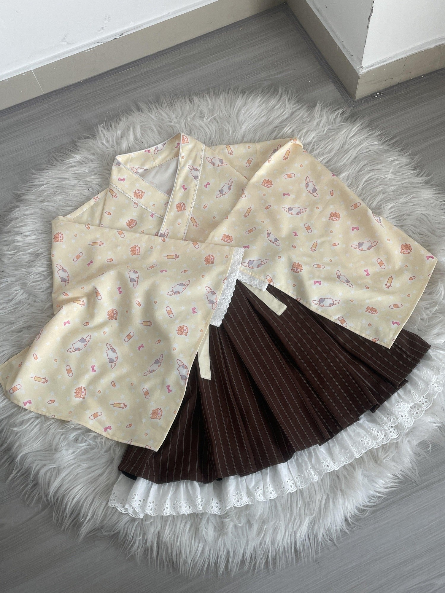 kukuwa Angel Kitty Embroidered Allover Open Front Maid Apron Women's Skirt Sets